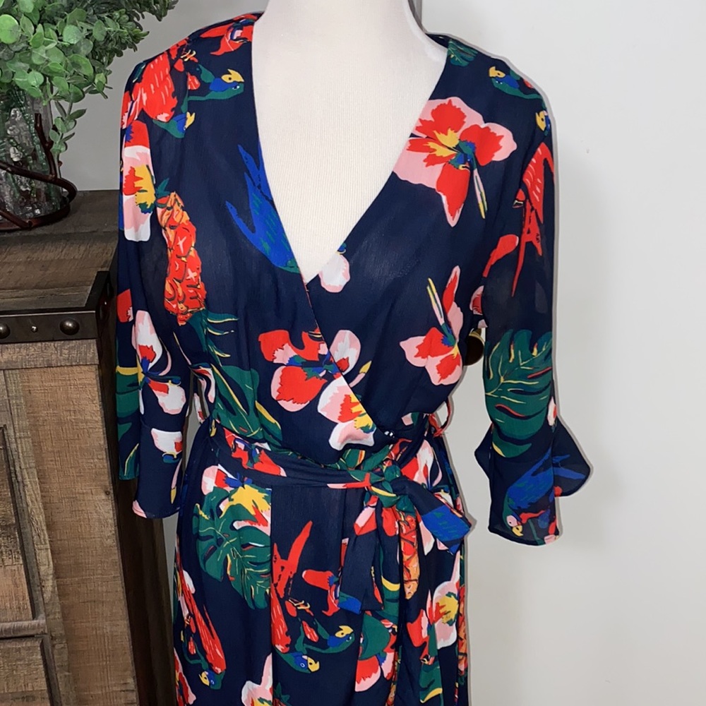 Hayden Los Angeles navy tropical floral bird wrap midi dress NWOT size Medium - Picture 13 of 13